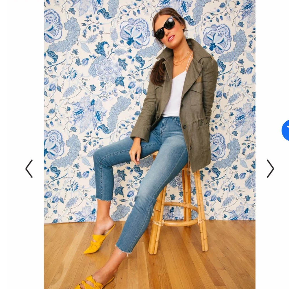 NWT Sorority Raze Adele Mid Rise Straight
J BRAND 30